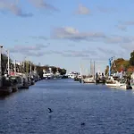 On The Old River Modern Retreat * Rostock