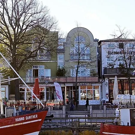 別荘 On The Old River Modern Retreat