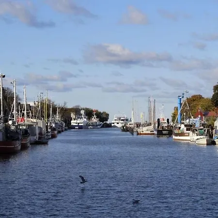 On The Old River Modern Retreat * Rostock